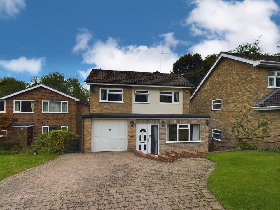 4 bed detached house for sale in Warren Wood Drive, High Wycombe  - Property Image 16
