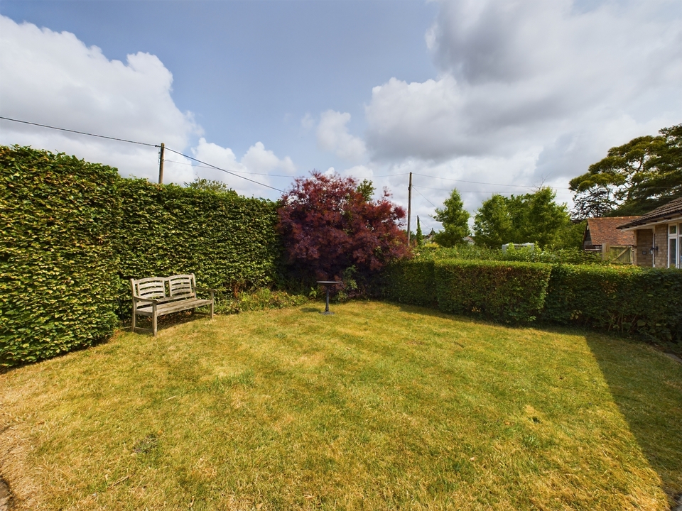 2 bed semi-detached bungalow for sale in Chapel Hill, Speen  - Property Image 2