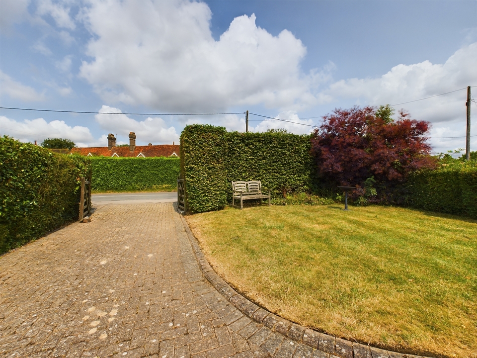 2 bed semi-detached bungalow for sale in Chapel Hill, Speen  - Property Image 14