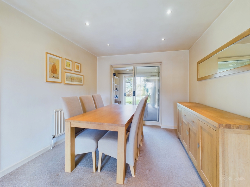 3 bed semi-detached house for sale in Cedar Avenue, High Wycombe  - Property Image 5