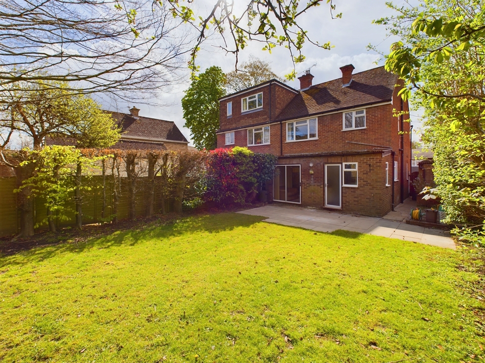 3 bed semi-detached house for sale in Cedar Avenue, High Wycombe  - Property Image 9
