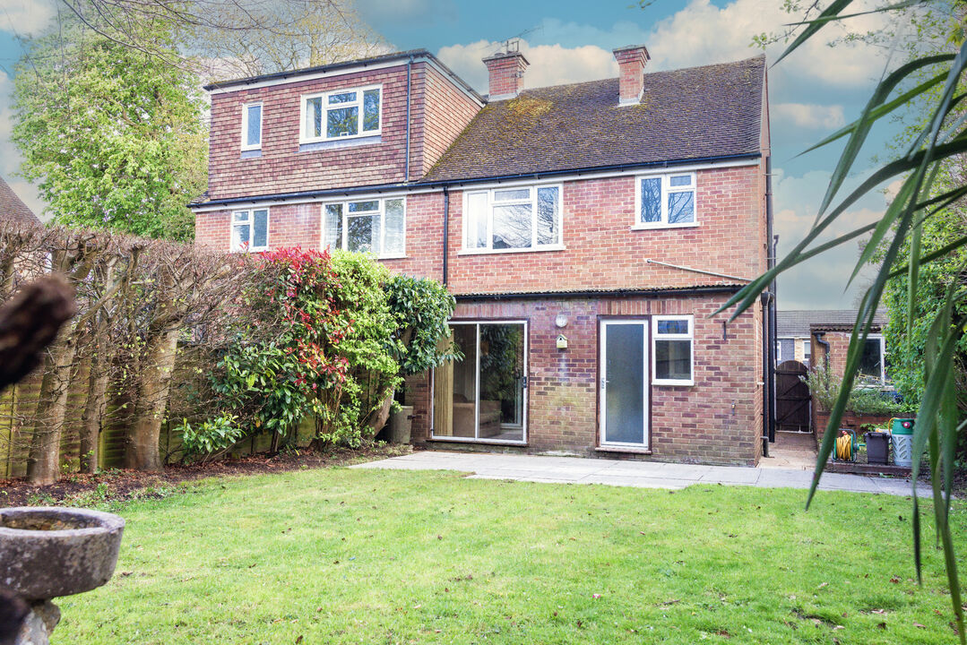 3 bed semi-detached house for sale in Cedar Avenue, High Wycombe  - Property Image 2