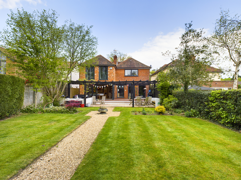 5 bed detached house for sale in Penn, High Wycombe 2