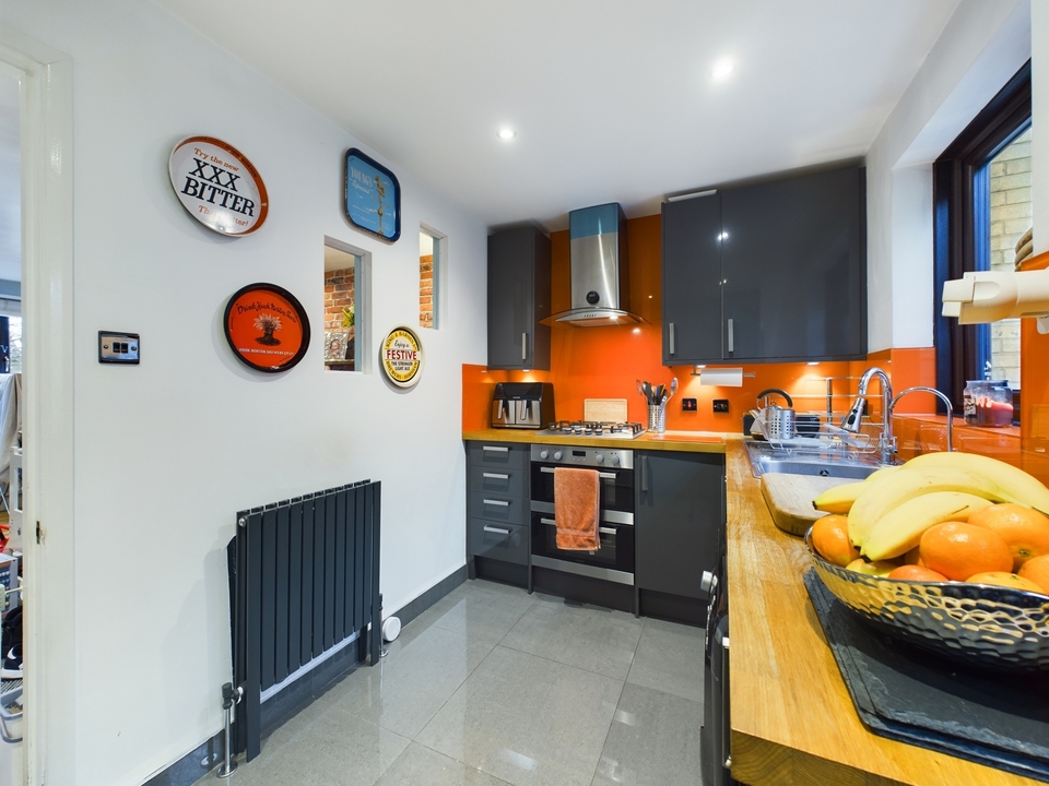 2 bed semi-detached house for sale in Cairnside, High Wycombe  - Property Image 6