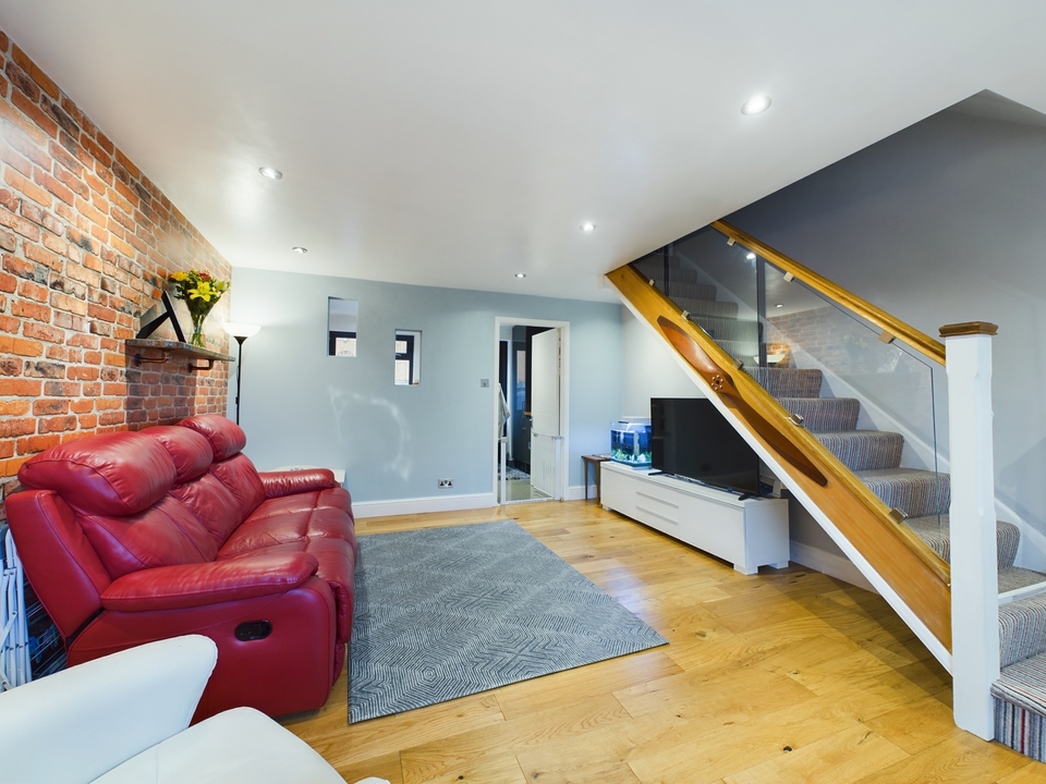 2 bed semi-detached house for sale in Cairnside, High Wycombe  - Property Image 4