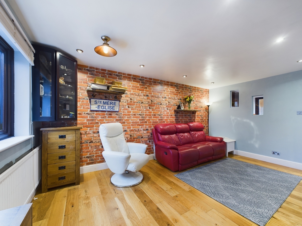 2 bed semi-detached house for sale in Cairnside, High Wycombe  - Property Image 9