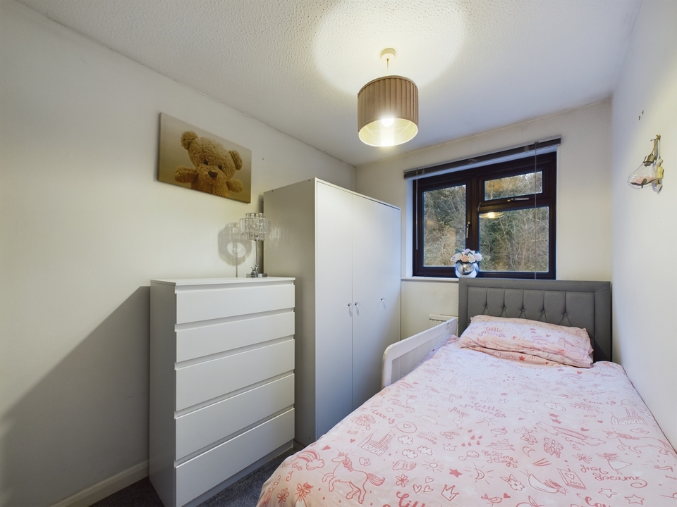 2 bed semi-detached house for sale in Cairnside, High Wycombe  - Property Image 10