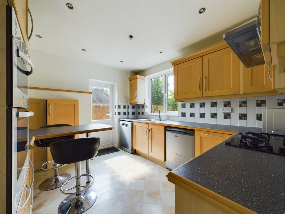 3 bed detached house for sale in Grove Road, High Wycombe  - Property Image 5