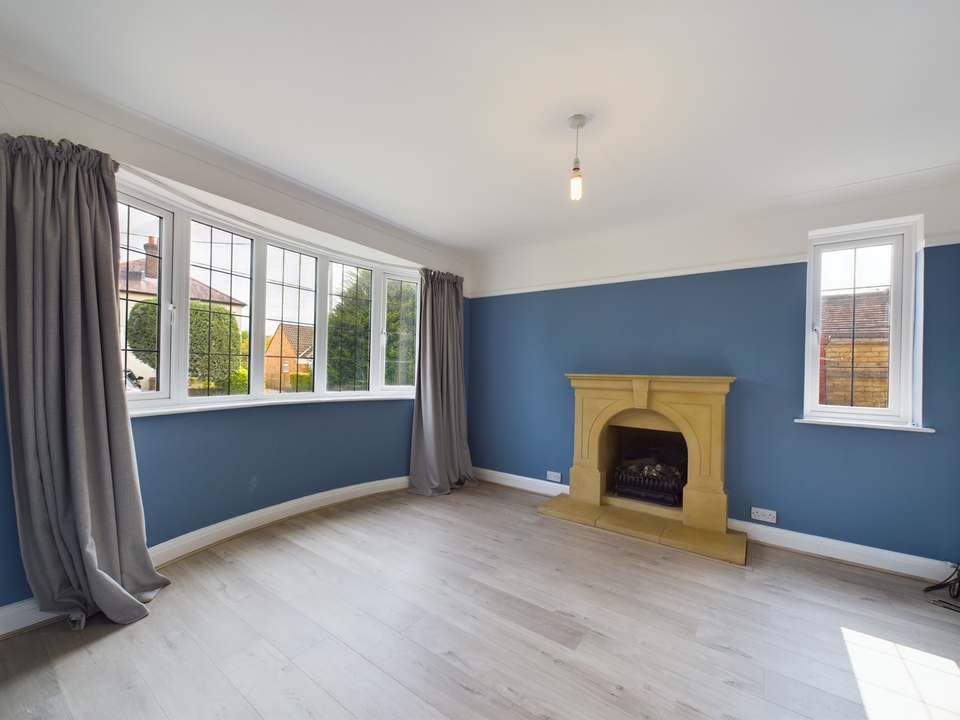 3 bed detached house for sale in Grove Road, High Wycombe  - Property Image 4