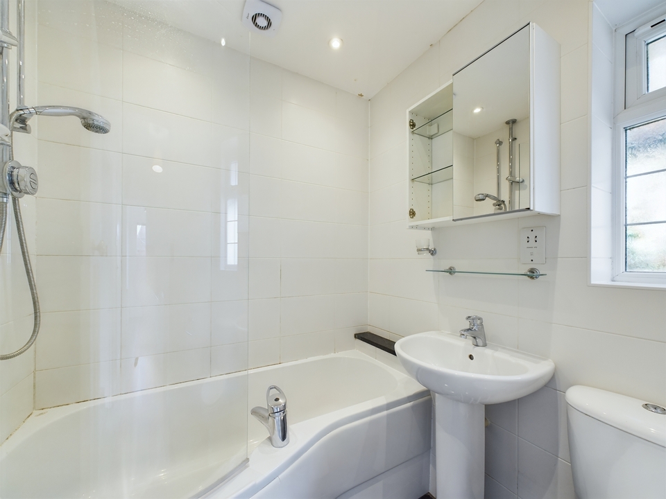 3 bed detached house for sale in Grove Road, High Wycombe  - Property Image 12