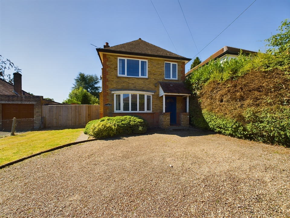 3 bed detached house for sale in Grove Road, High Wycombe - Property Image 1