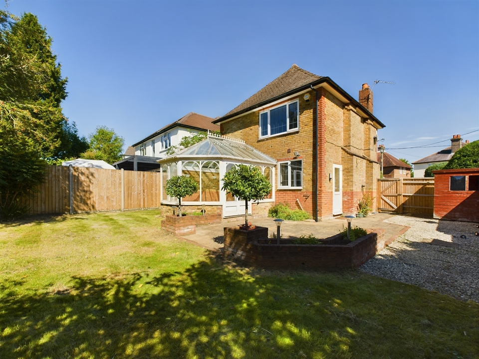 3 bed detached house for sale in Grove Road, High Wycombe  - Property Image 3
