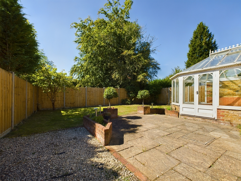 3 bed detached house for sale in Grove Road, High Wycombe  - Property Image 9