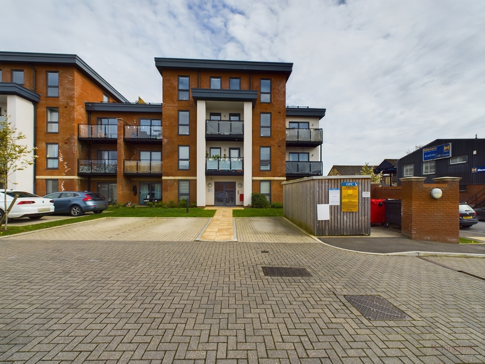 1 bed for sale in Warbler Way, High Wycombe - Property Image 1