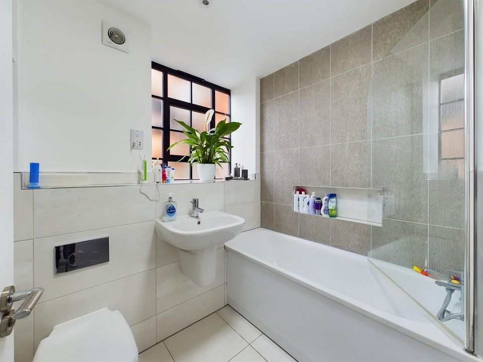 2 bed for sale in Oakridge Road, High Wycombe  - Property Image 10