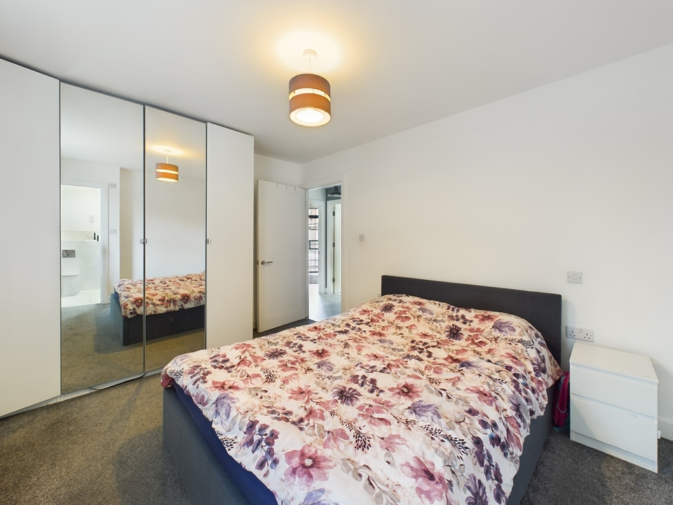 2 bed for sale in Oakridge Road, High Wycombe  - Property Image 7