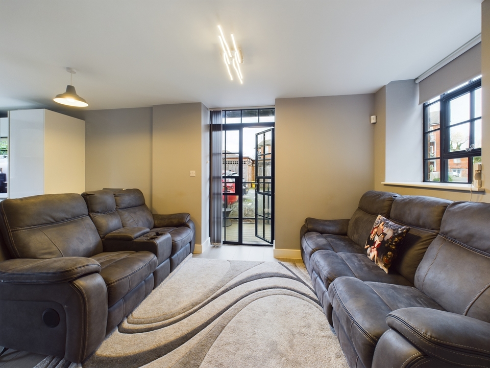 2 bed for sale in Oakridge Road, High Wycombe  - Property Image 9