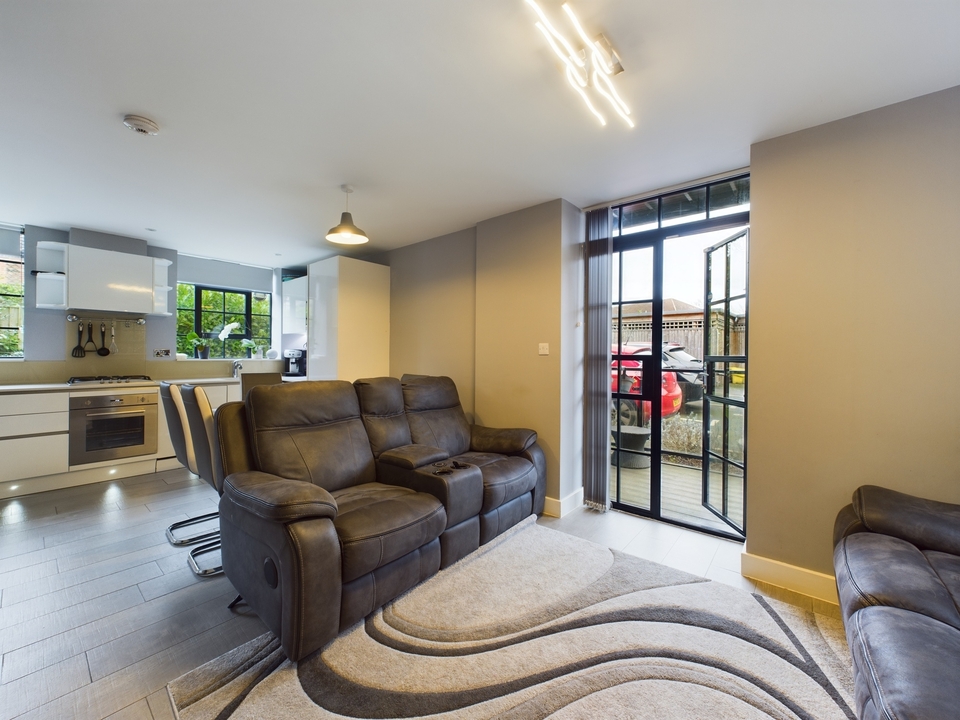 2 bed for sale in Oakridge Road, High Wycombe  - Property Image 3