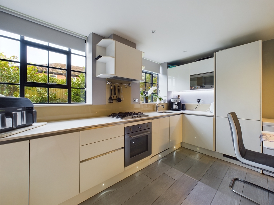 2 bed for sale in Oakridge Road, High Wycombe  - Property Image 13