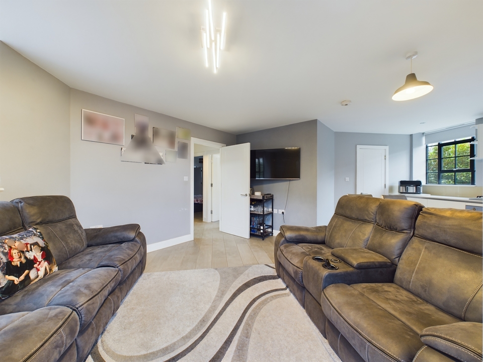 2 bed for sale in Oakridge Road, High Wycombe  - Property Image 6
