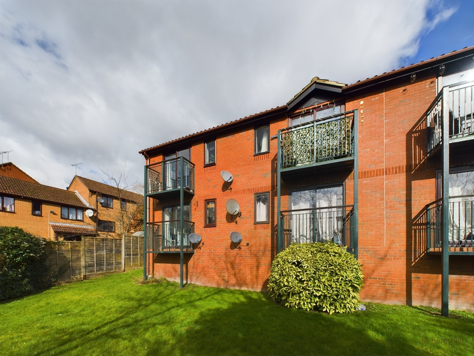 1 bed studio flat for sale in Wyatt Close, High Wycombe  - Property Image 6