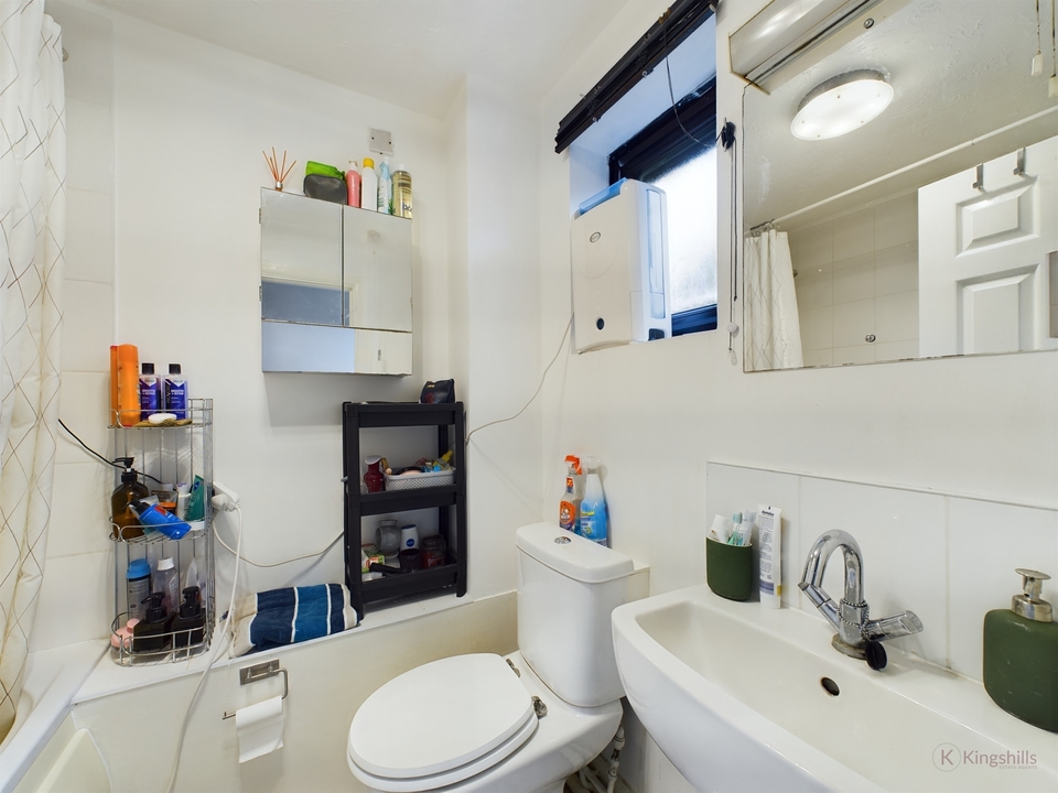 1 bed studio flat for sale in Wyatt Close, High Wycombe  - Property Image 5