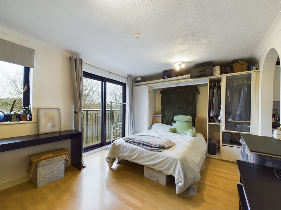 1 bed studio flat for sale in Wyatt Close, High Wycombe  - Property Image 4