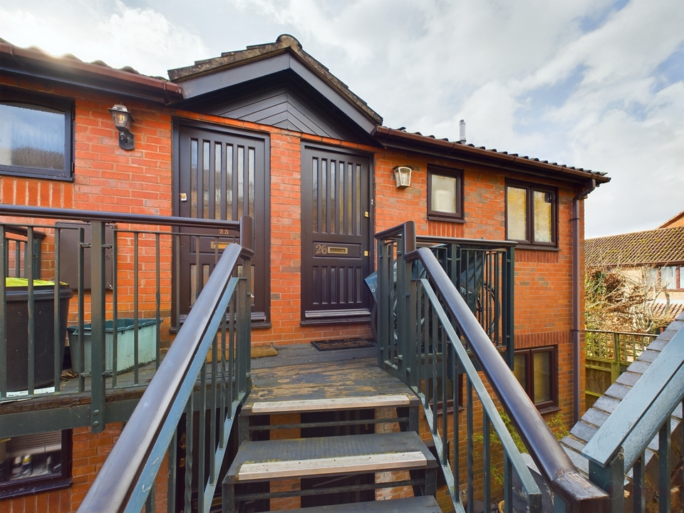 1 bed studio flat for sale in Wyatt Close, High Wycombe  - Property Image 1
