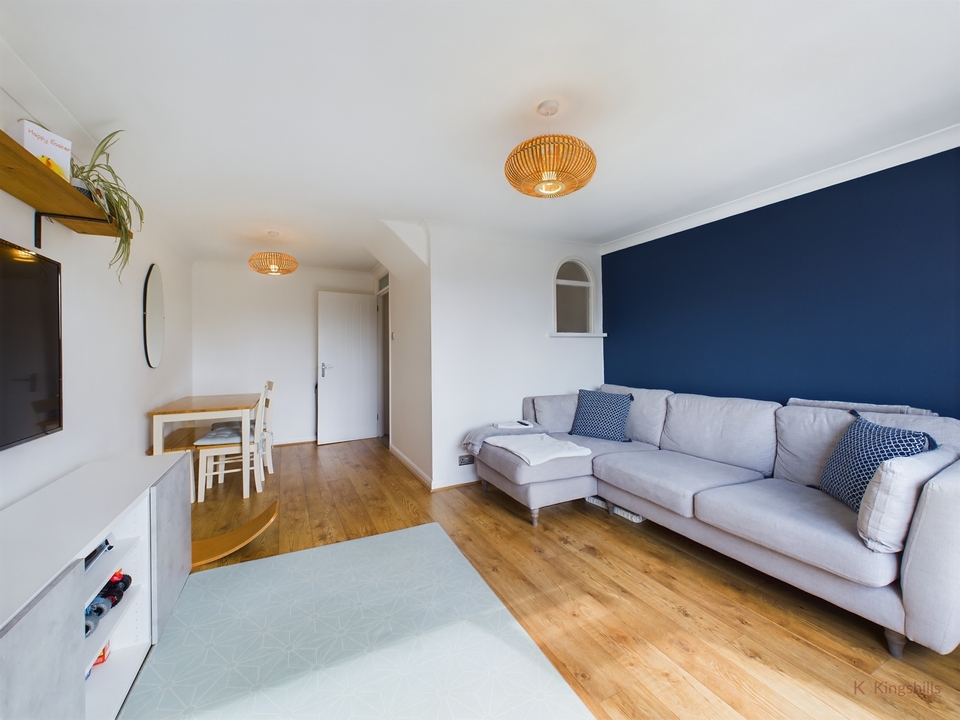 2 bed for sale in Amersham Hill, High Wycombe  - Property Image 9