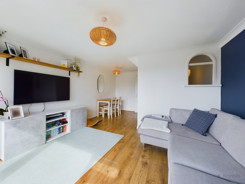 2 bed for sale in Amersham Hill, High Wycombe  - Property Image 3