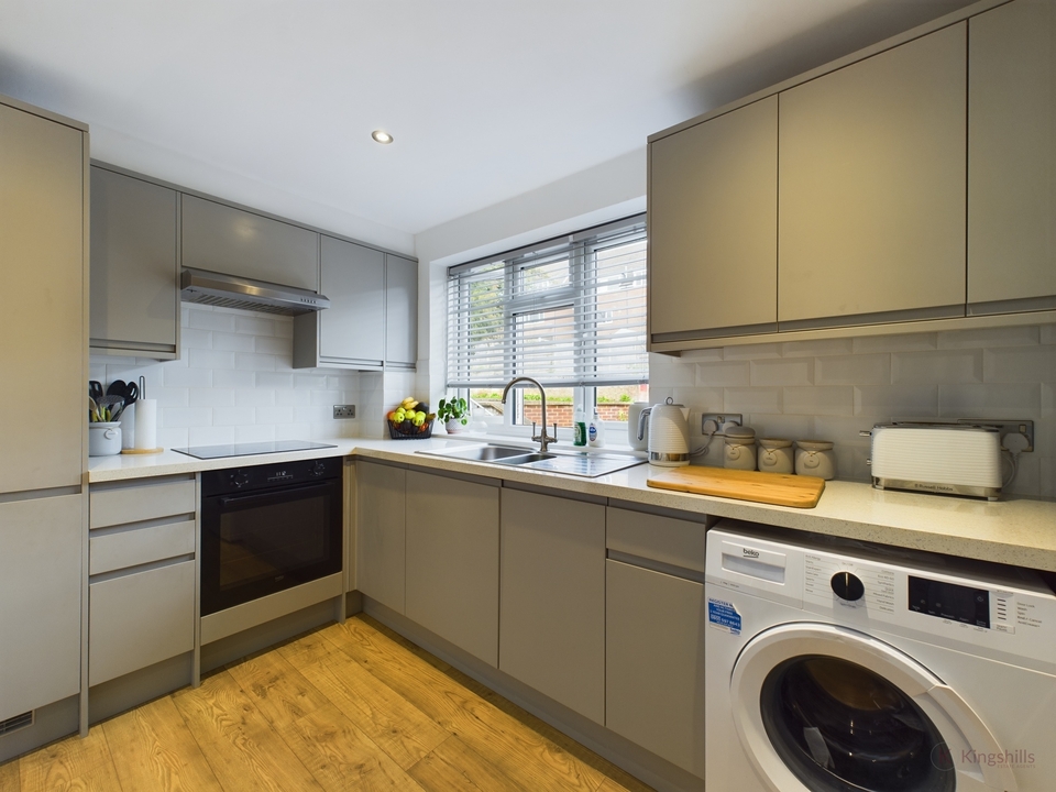 2 bed for sale in Amersham Hill, High Wycombe  - Property Image 4