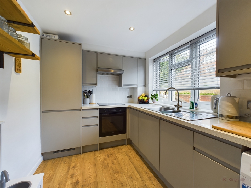 2 bed for sale in Amersham Hill, High Wycombe  - Property Image 10