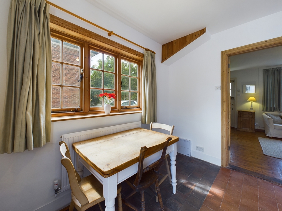 2 bed end of terrace house for sale in Valley Road, High Wycombe  - Property Image 6