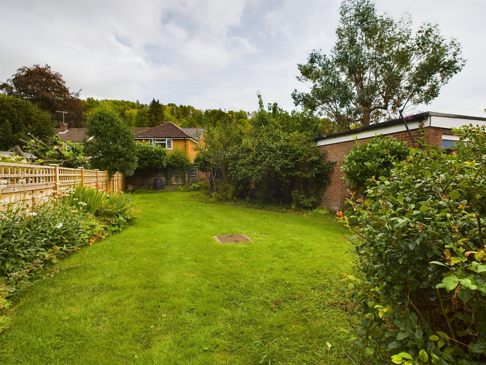 2 bed end of terrace house for sale in Valley Road, High Wycombe  - Property Image 2