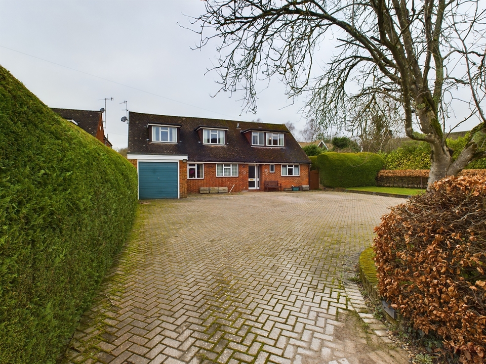 4 bed detached house for sale in Warrendene Road, High Wycombe  - Property Image 1