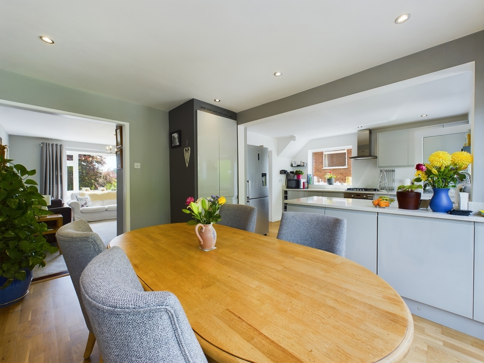 3 bed semi-detached house for sale in Brackley Road, High Wycombe  - Property Image 6