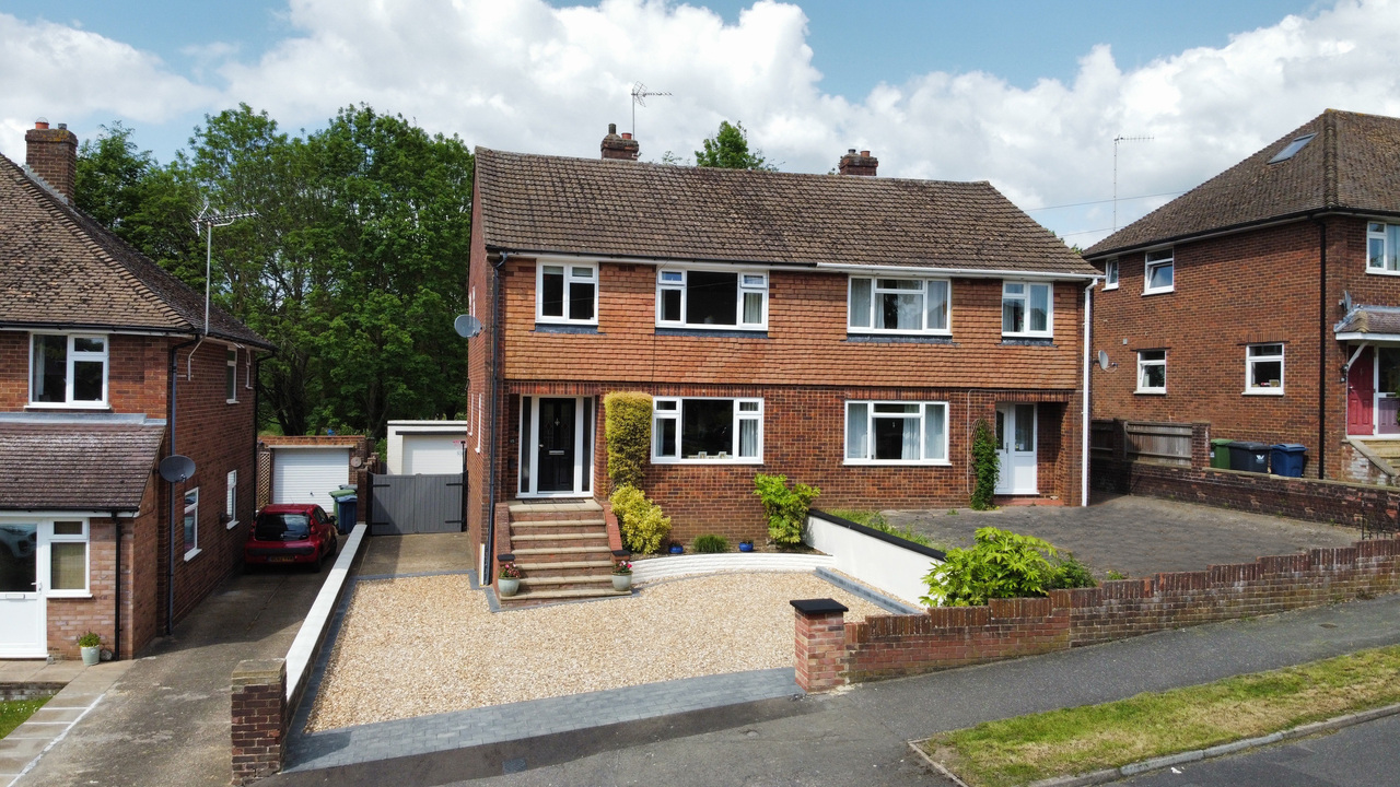 3 bed semi-detached house for sale in Brackley Road, High Wycombe - Property Image 1
