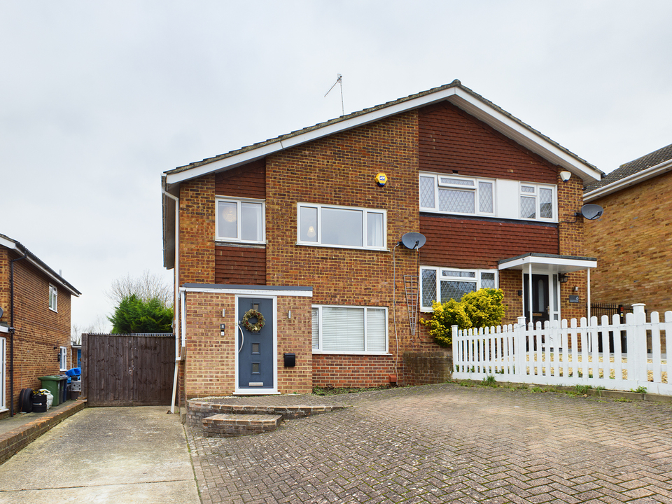3 bed semi-detached house for sale in Loudwater, High Wycombe, HP13