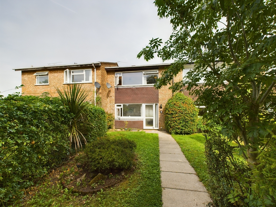 3 bed terraced house for sale in Fern Walk, High Wycombe  - Property Image 1