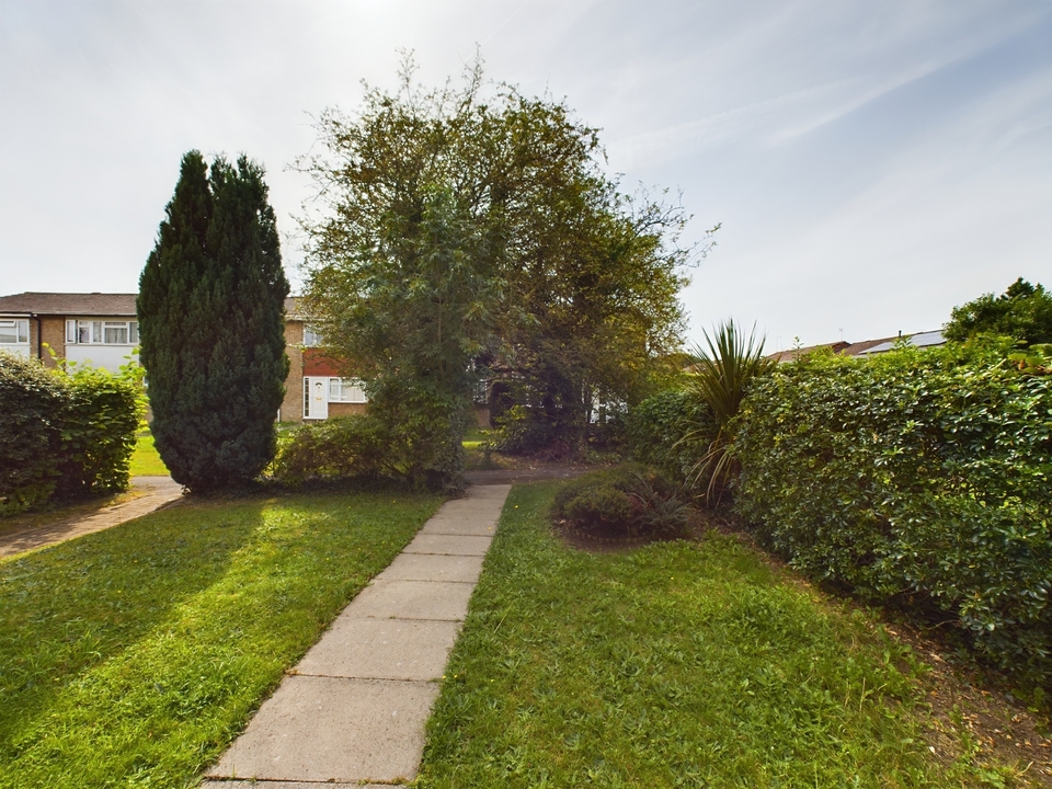 3 bed terraced house for sale in Fern Walk, High Wycombe  - Property Image 9