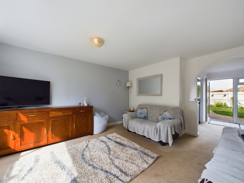 3 bed terraced house for sale in Fern Walk, High Wycombe  - Property Image 4