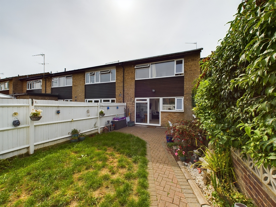 3 bed terraced house for sale in Fern Walk, High Wycombe  - Property Image 12
