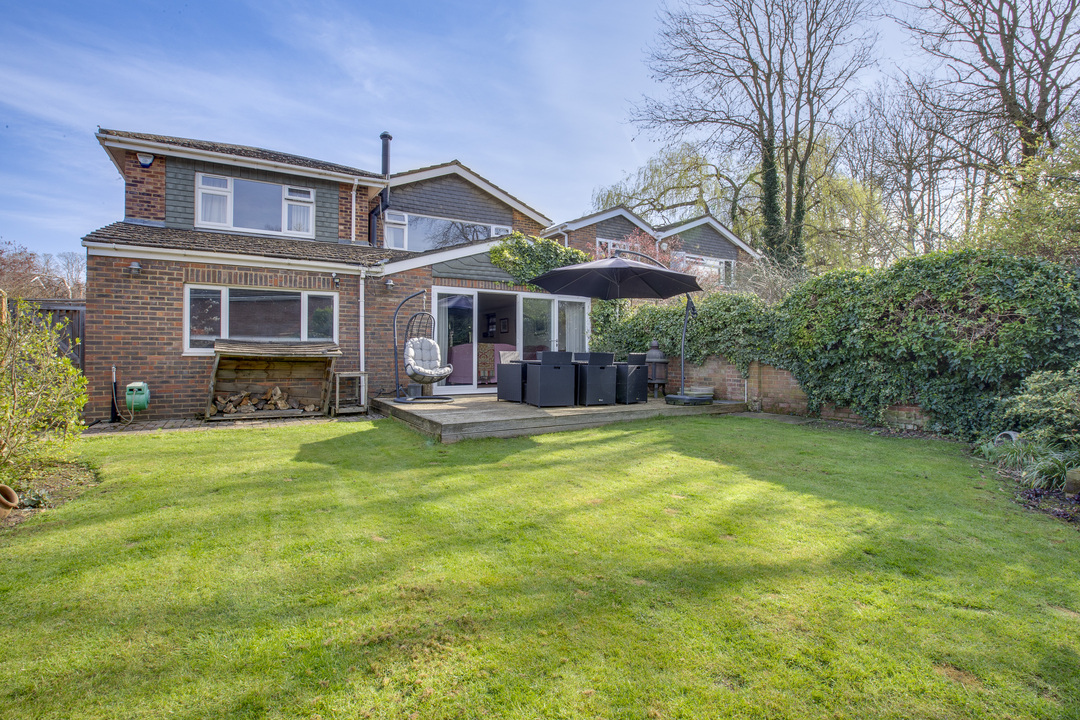 4 bed detached house for sale in Spinners Walk, Marlow  - Property Image 4