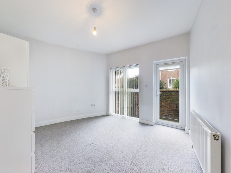 2 bed apartment to rent in High Street, High Wycombe  - Property Image 3
