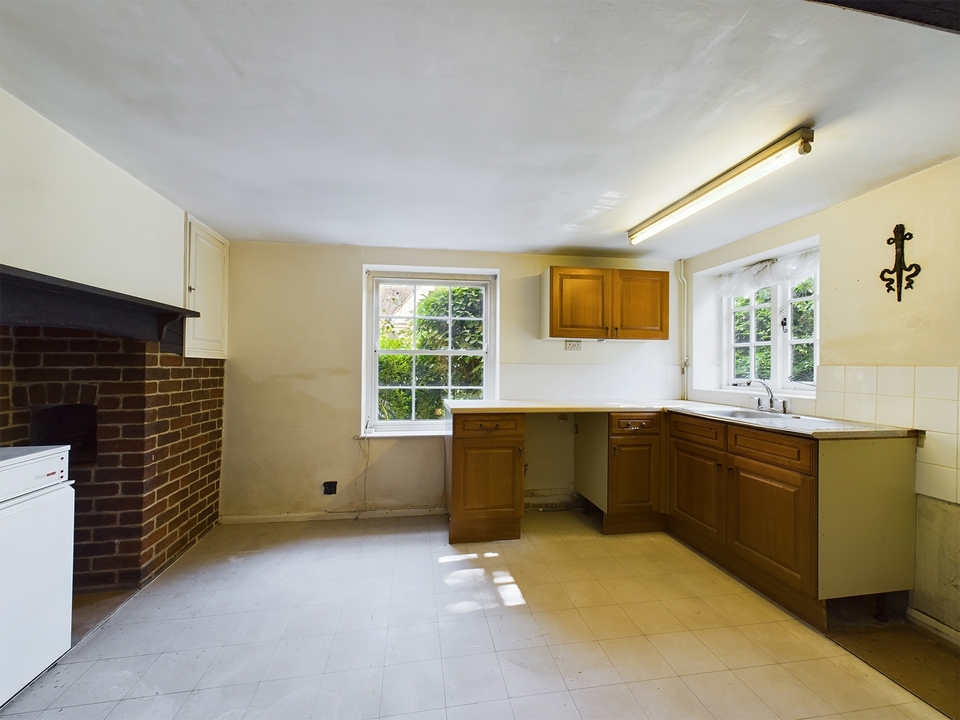 2 bed cottage for sale in High Street, West Wycombe  - Property Image 5