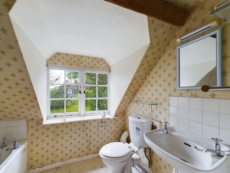 2 bed cottage for sale in High Street, West Wycombe  - Property Image 14
