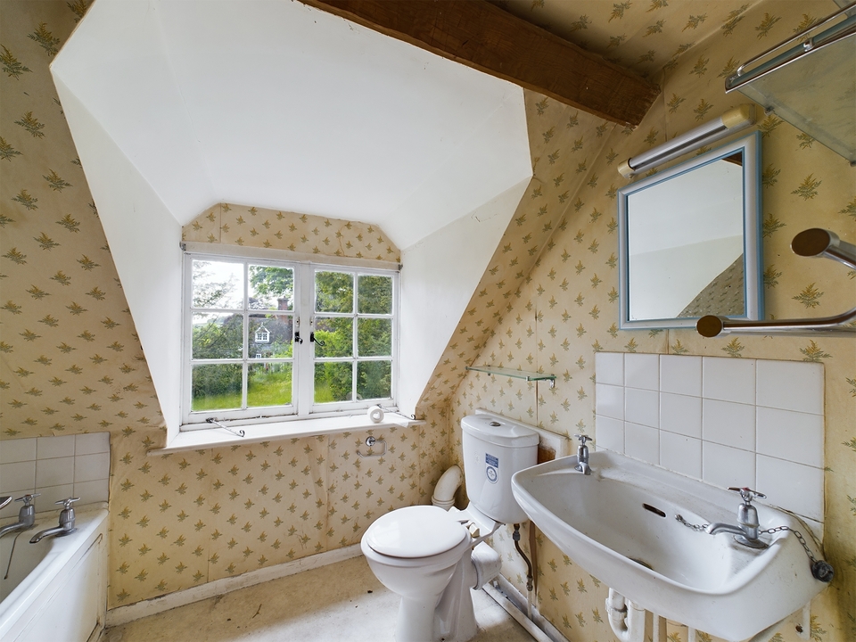 2 bed cottage for sale in High Street, West Wycombe  - Property Image 13
