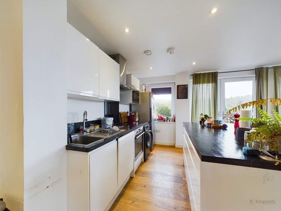 2 bed apartment to rent in London Road, High Wycombe  - Property Image 2