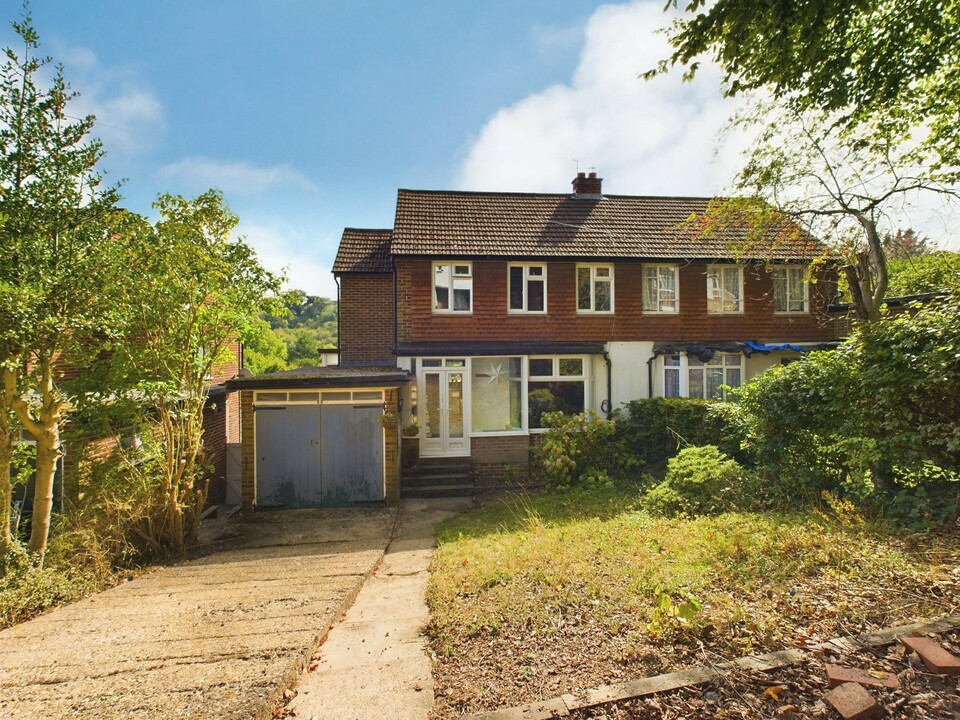 3 bed semi-detached house for sale in Deeds Grove, High Wycombe  - Property Image 1