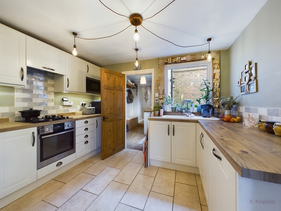 3 bed semi-detached house for sale in Totteridge Lane, High Wycombe  - Property Image 7